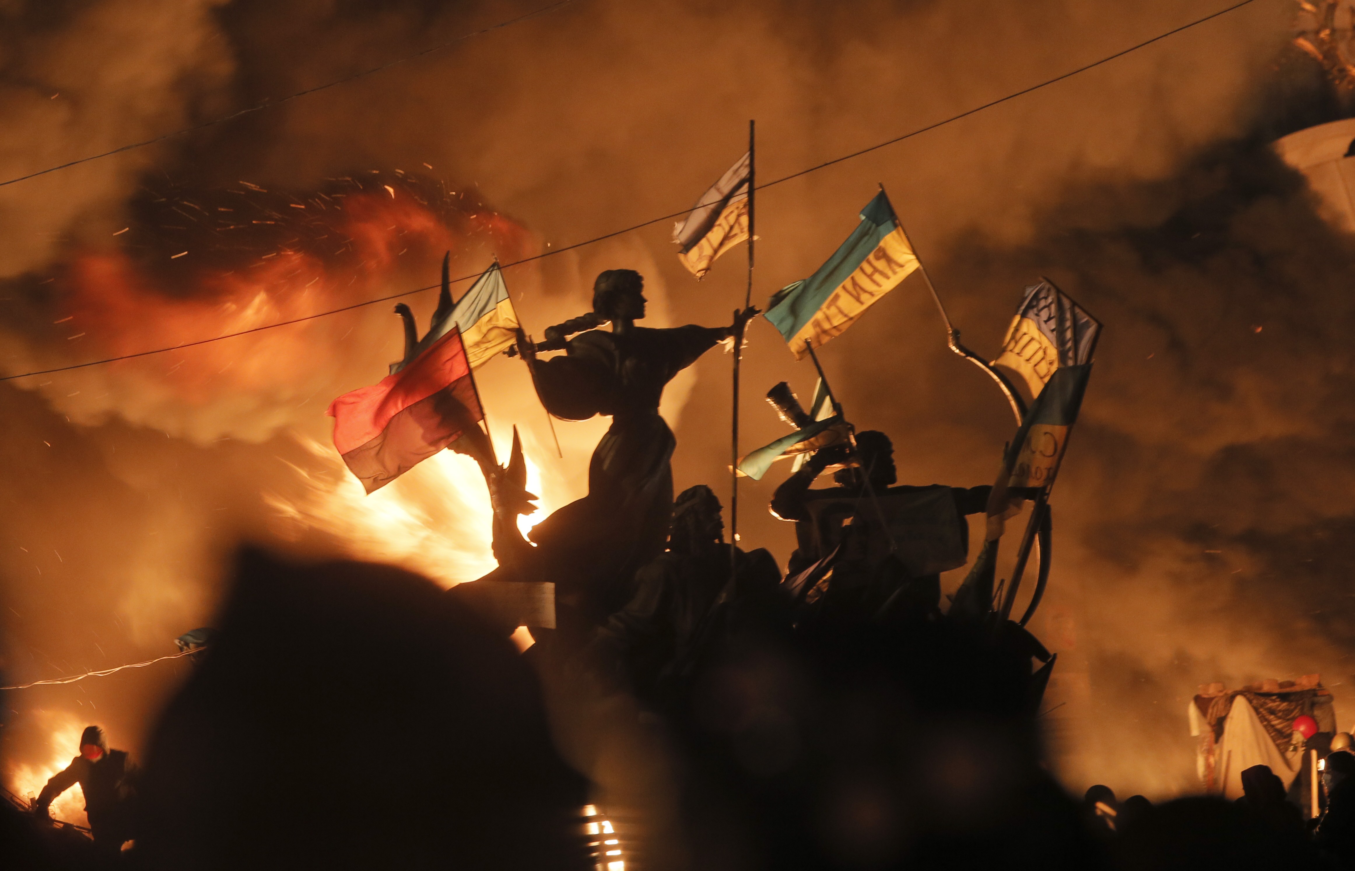 Ukraine Ukrainian Maidan Kyiv Protestors Flag Fire Terrorist 4647x2987