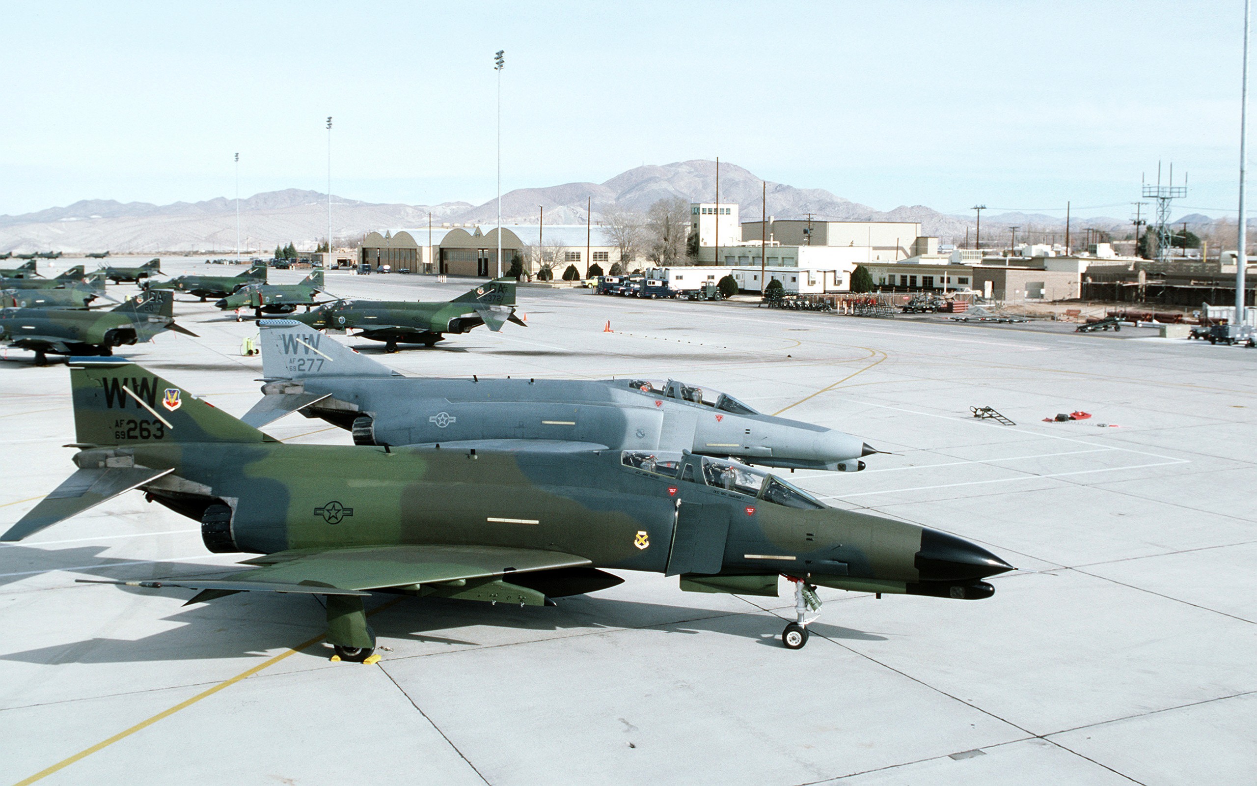 F 4 Phantom Ii Aircraft Military Aircraft Military Base 2560x1600