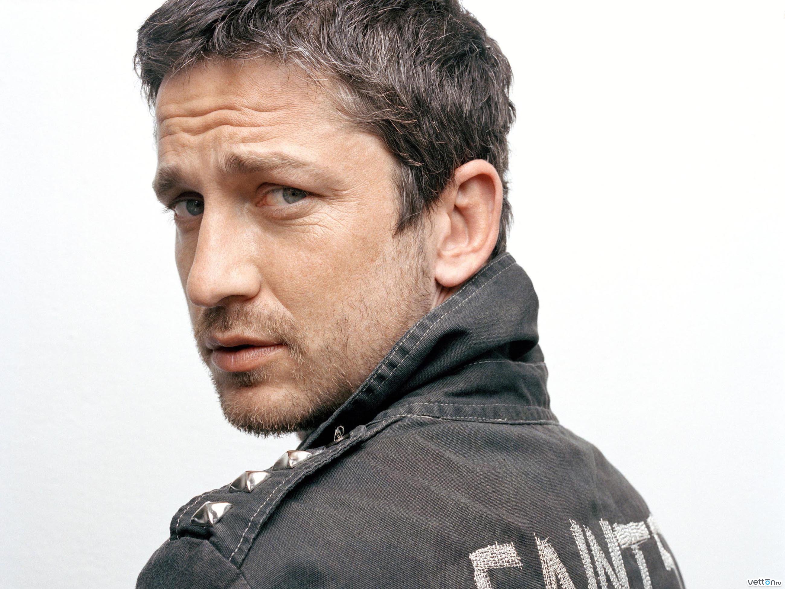 Gerard Butler 2600x1950