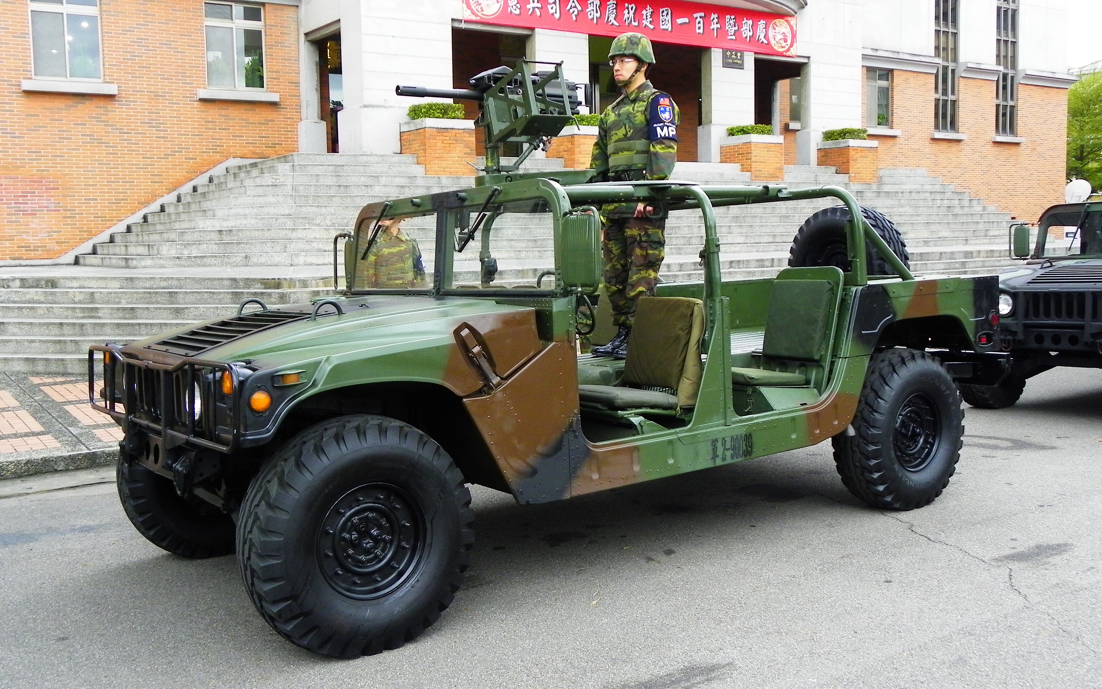 Military Humvee 3840x2400