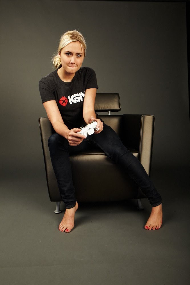 Naomi Kyle Blonde Chair Barefoot Controllers Simple Background T Shirt Black T Shirt Black Pants 667x1000