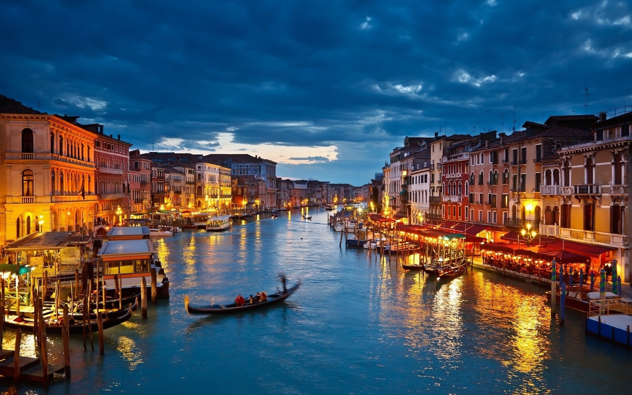 Venice Gondolas Gondolas City Grand Canal 2200x1375