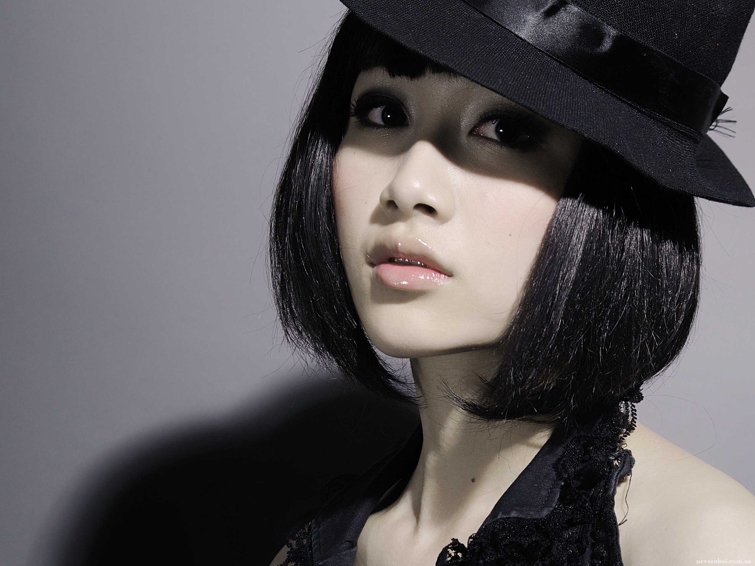 Asian Women Face Black Hair Funny Hats 2560x1920