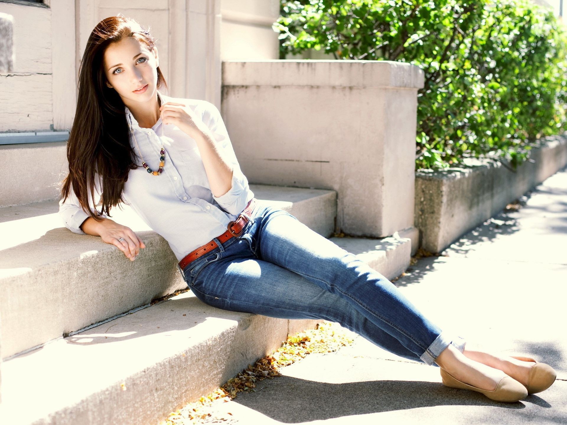 Emily Rudd Skinny Jeans Blue Shirt Jeans Brunette 1920x1440