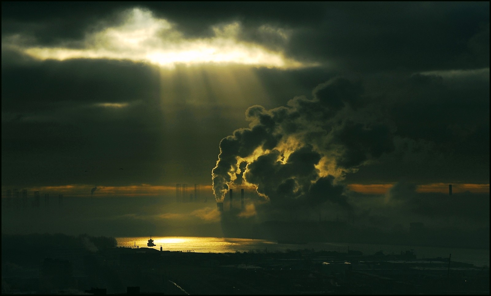 Smoke Netherlands Sunbeams Clouds River Smog City Landscape Pollution Without People 1600x965