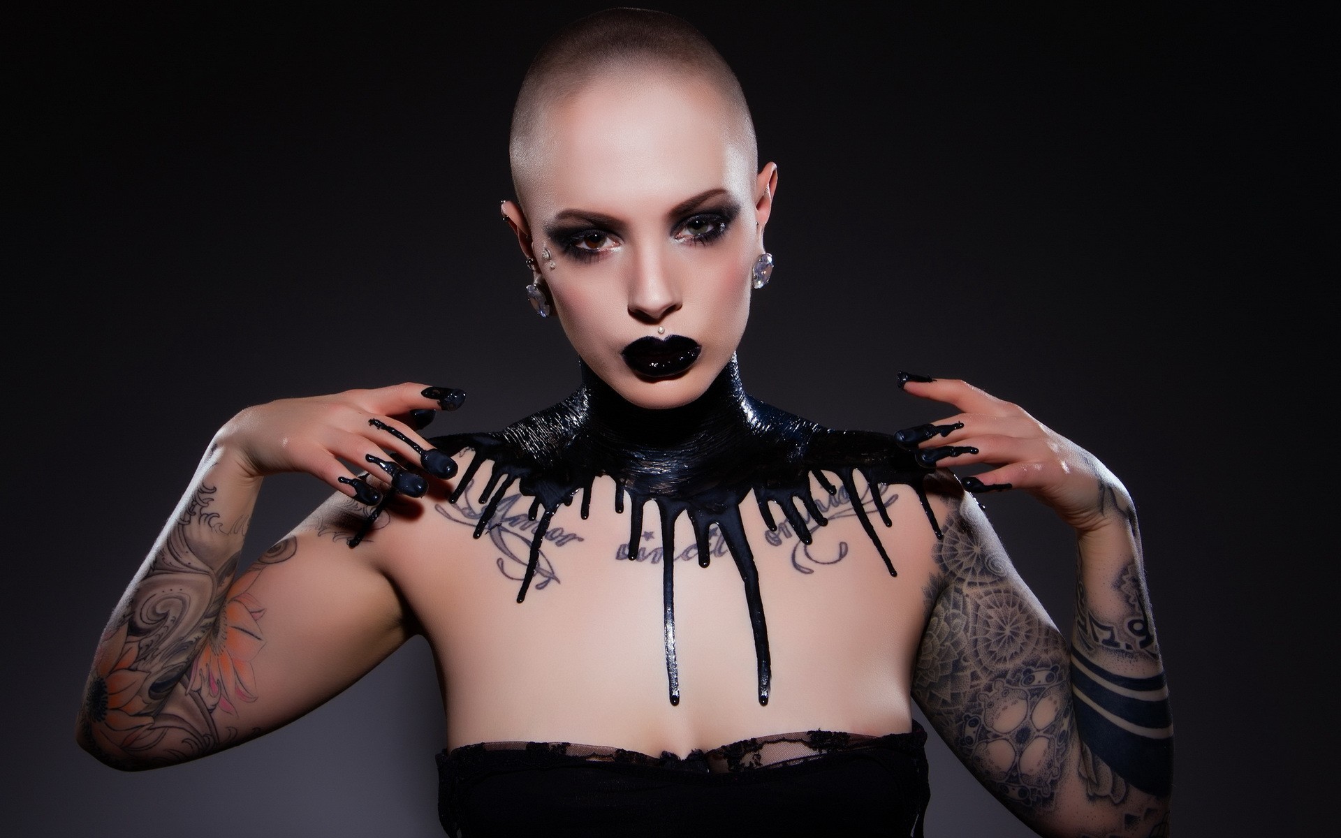 Women Model Gothic Spooky Shaved Head Tattoo Bald Heterochromia 1920x1200
