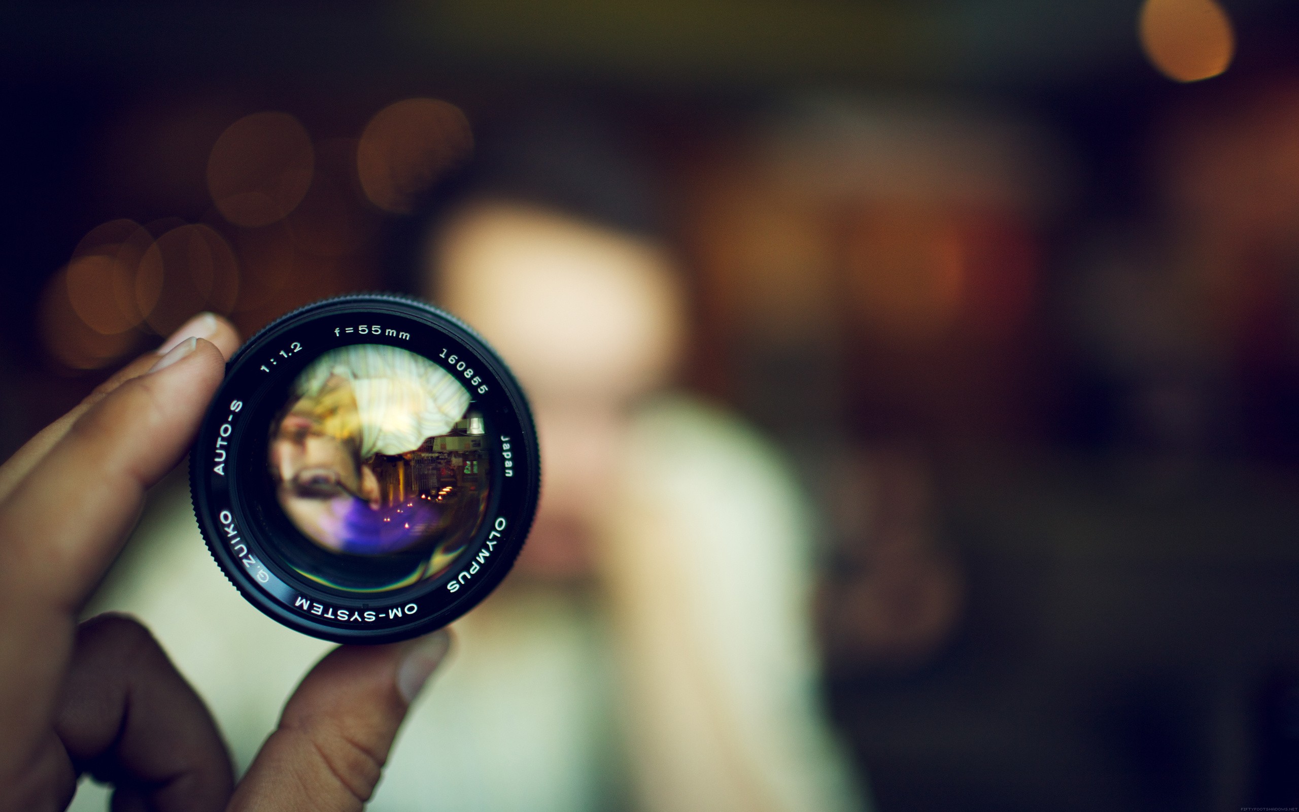 Bokeh Lens Face Blurred Technology Hands Olympus 2560x1600