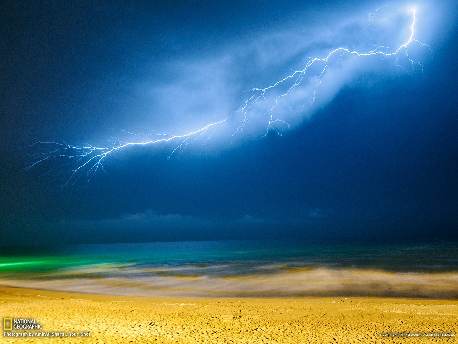 Thunderbolt Lightning Sky Beach 1600x1200