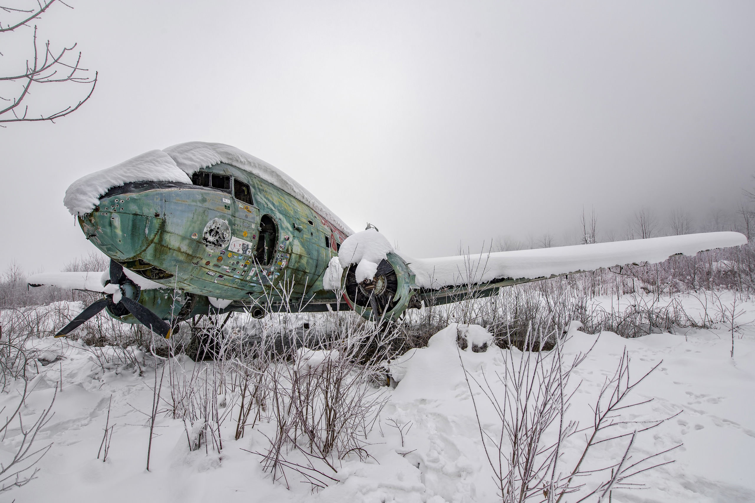 Snow Winter Aircraft Vehicle Wreck Douglas DC 3 2560x1705