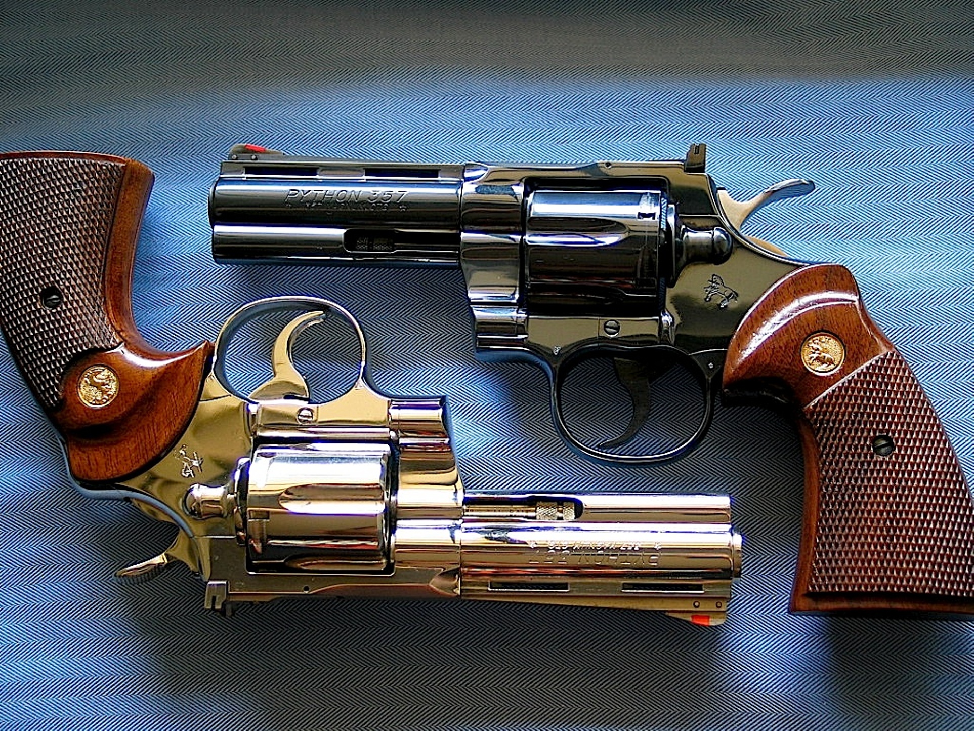 Weapons Colt Python Revolver 1925x1444
