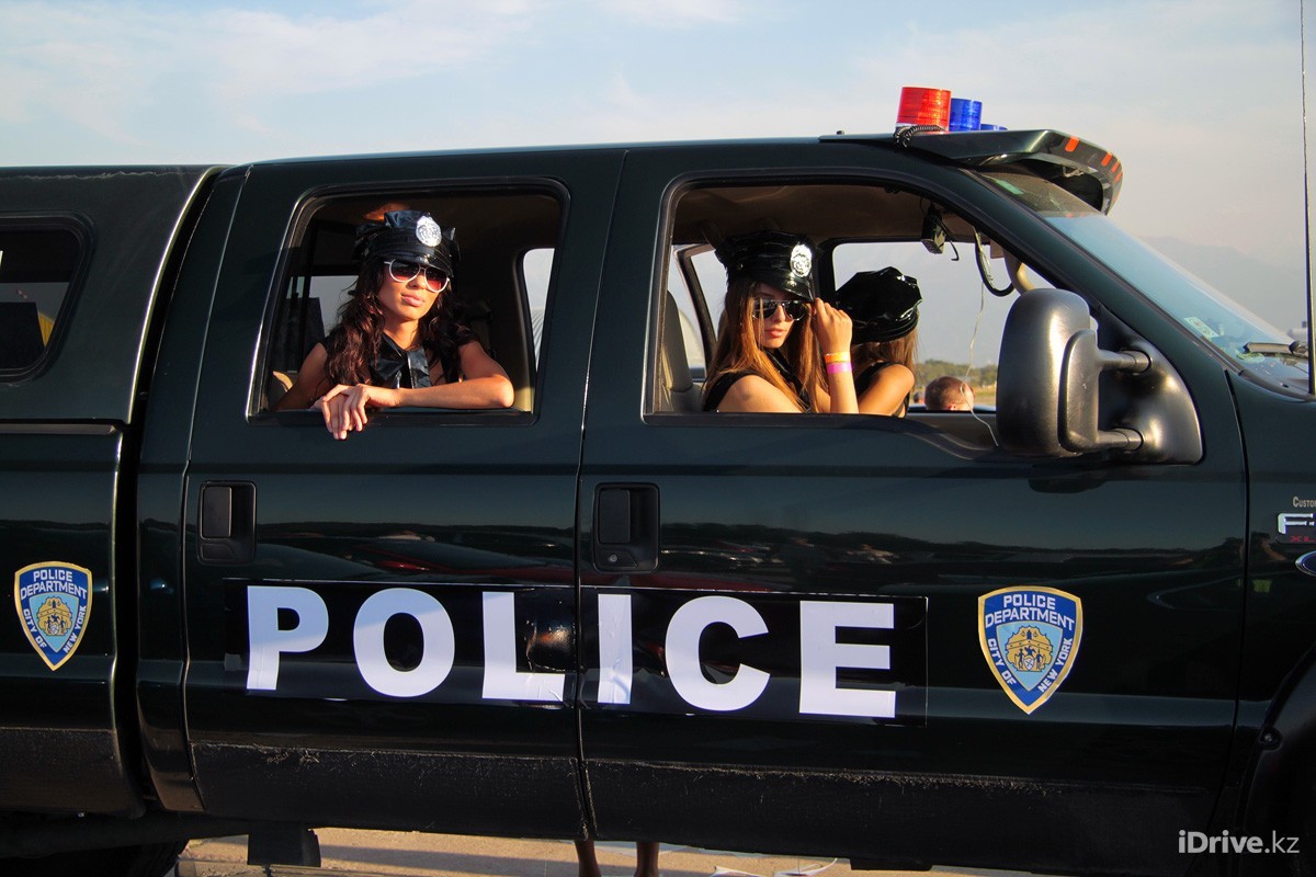 Model Car Sunglasses Vehicle Police Women 1200x800