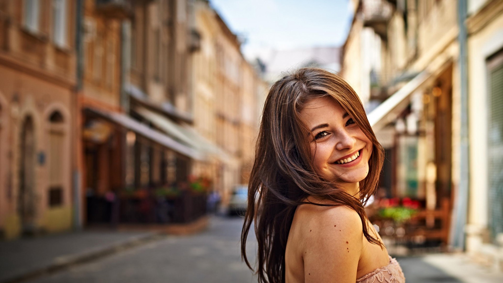 Brown Eyes Dana Kareglazaya Face Outdoors City Urban Women Outdoors Bare Shoulders Model Women 1920x1080