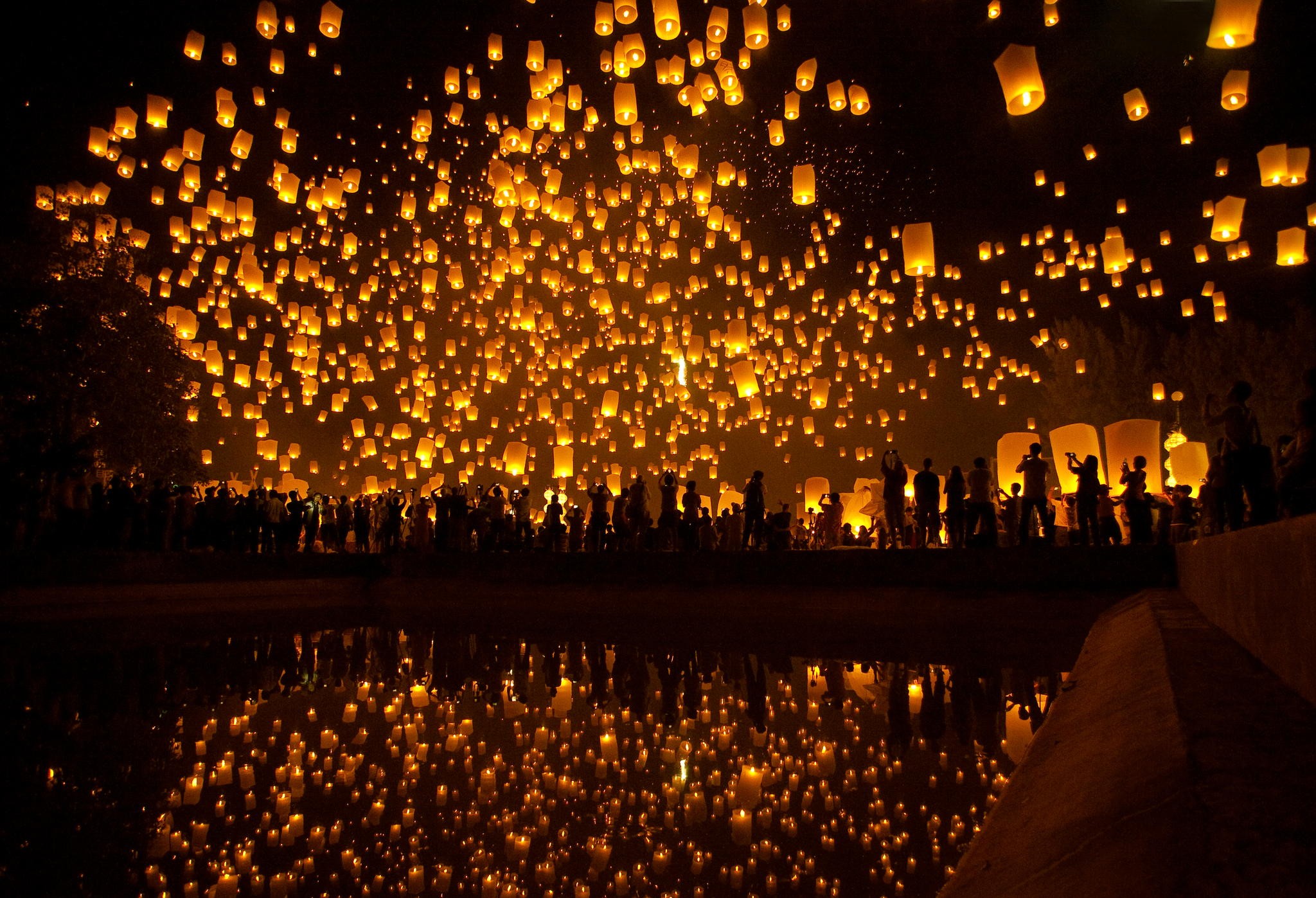 Lantern Reflection Sky Lanterns Silhouette Water Asian Lantern Festival 2048x1397