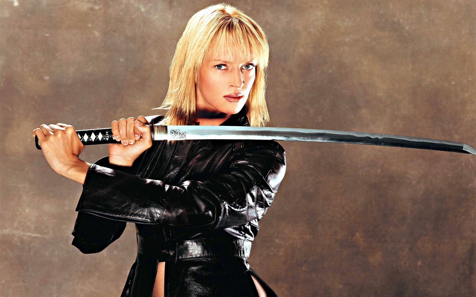 Women Blonde Actress Uma Thurman Blue Eyes Katana Kill Bill Leather Jackets Simple Background 1920x1200