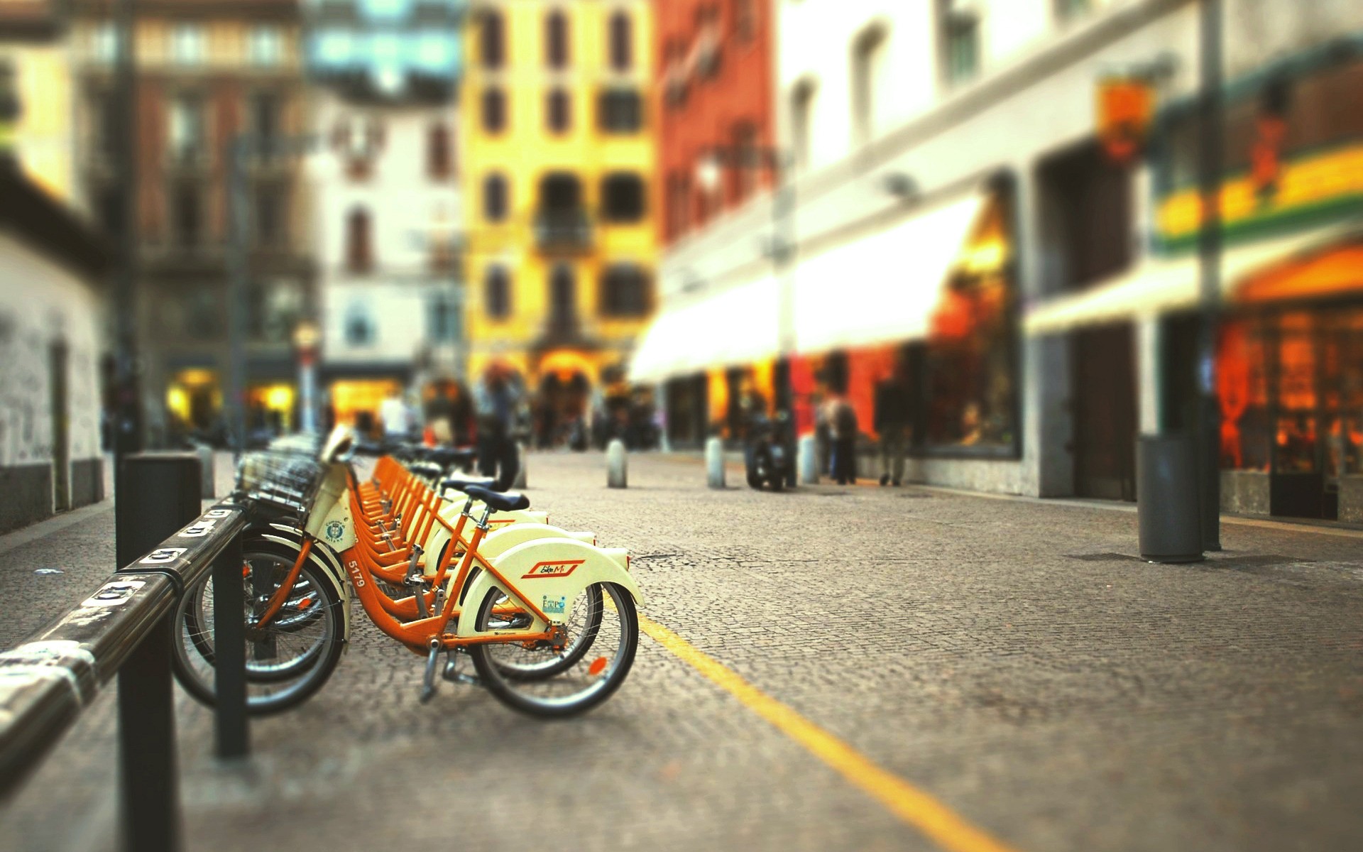 Milan Tilt Shift Bicycle Street Italy 1920x1200