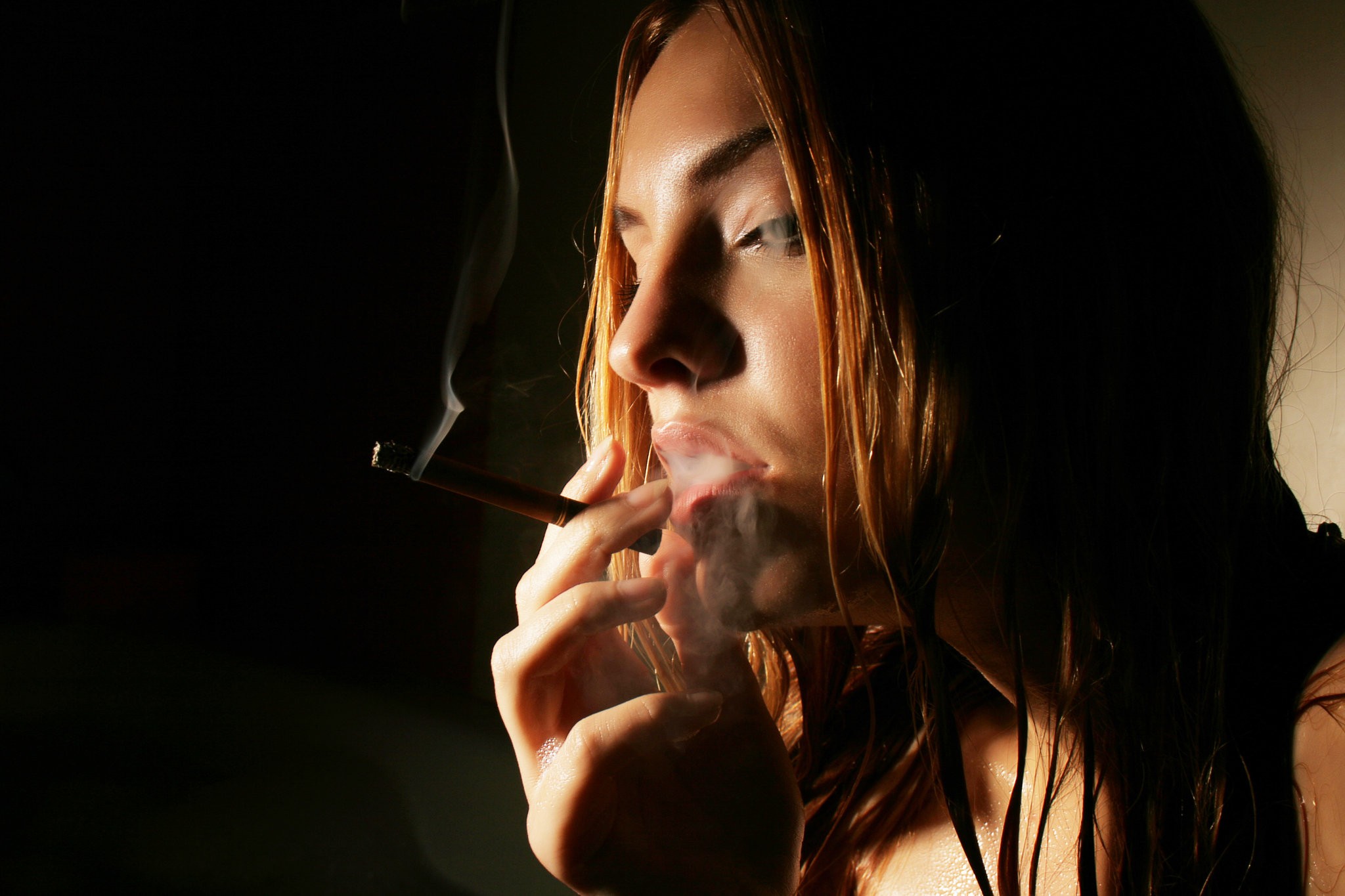 Women Brunette Smoking Kira W 2048x1365