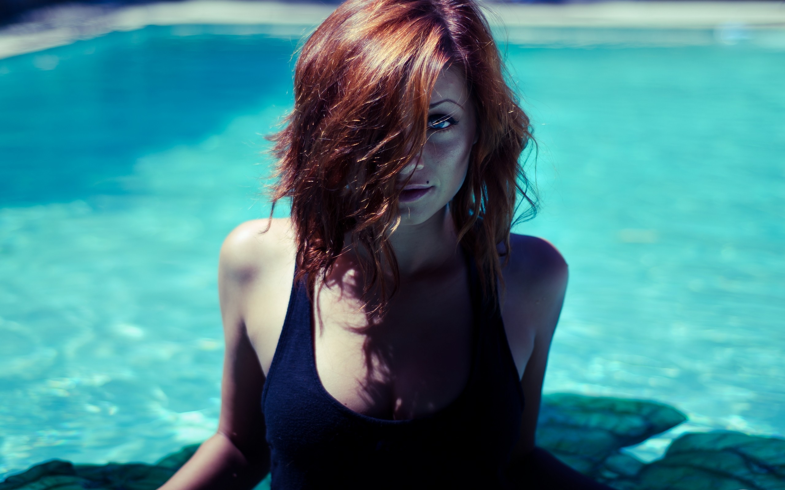 Dyed Hair Blue Eyes Black Clothing Photo Manipulation Redhead Swimming Pool Tank Top Hair In Face Si 2560x1600