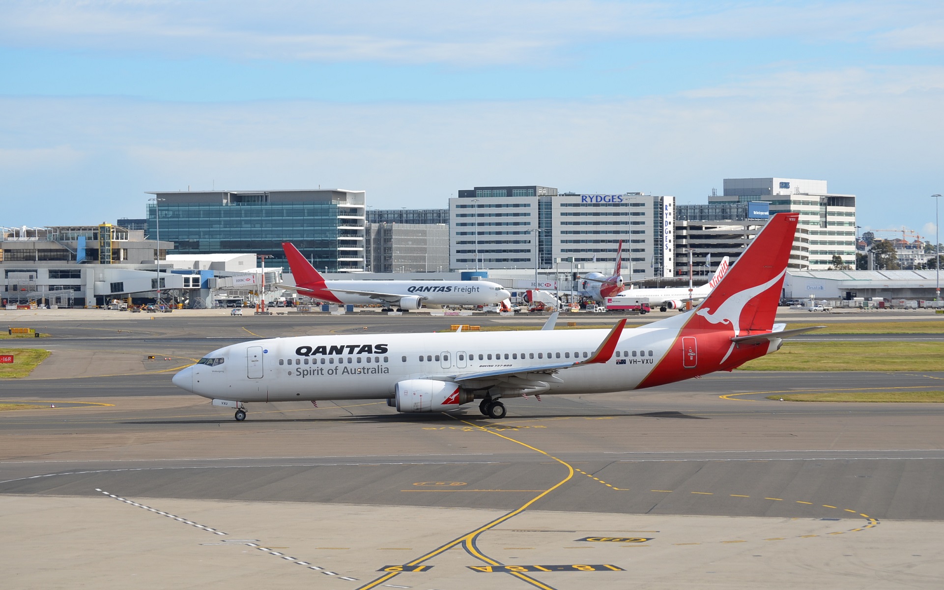 Boeing Airplane Aircraft Vehicle Qantas Airport Sydney 1921x1201