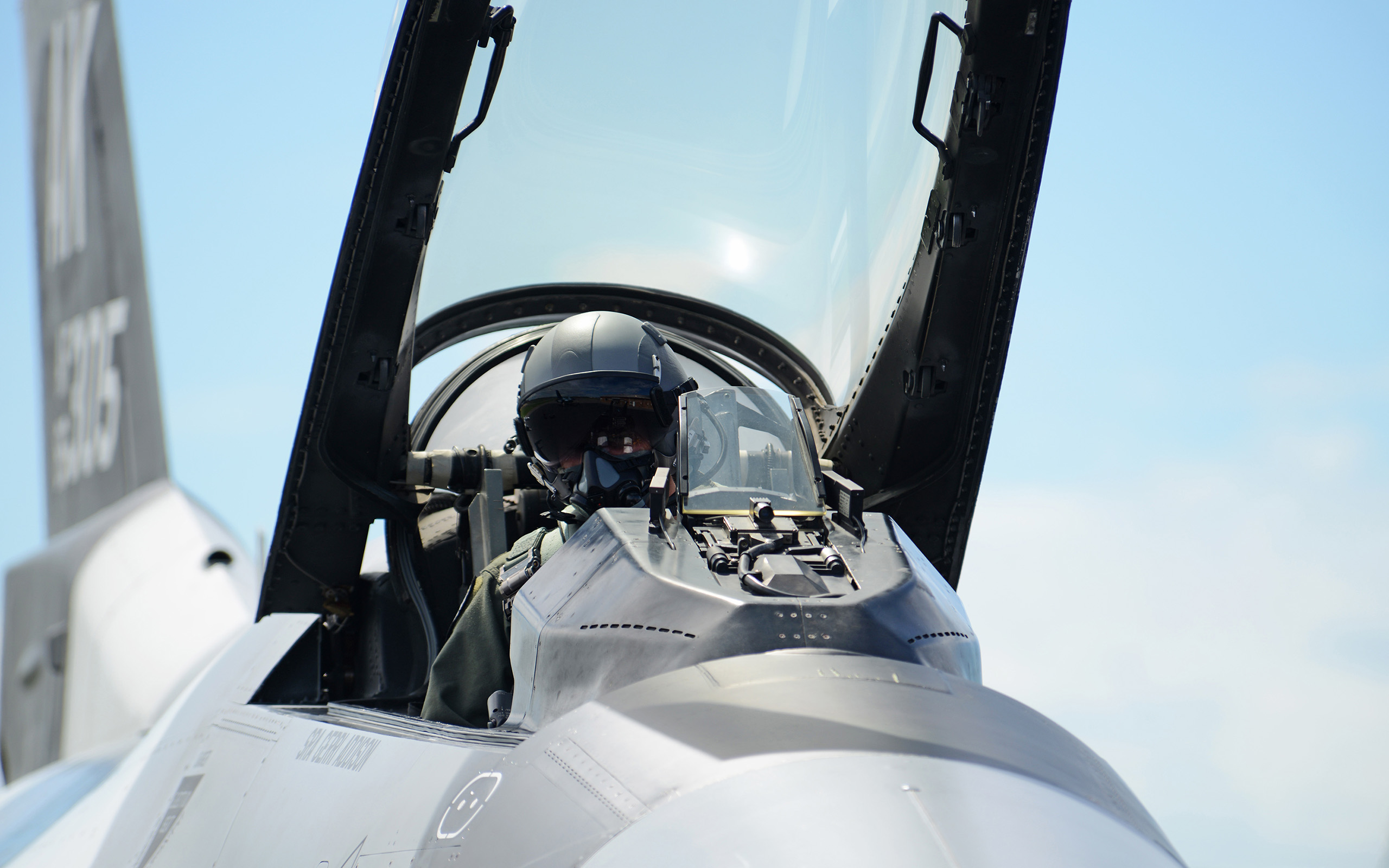 General Dynamics F 16 Fighting Falcon Air Force Jet Fighter 2560x1600