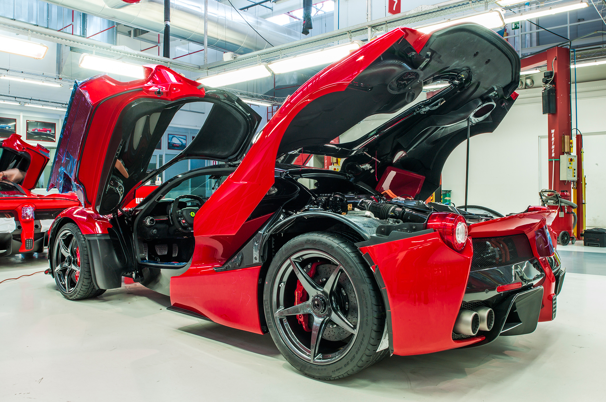 Vehicles Ferrari LaFerrari 2048x1360