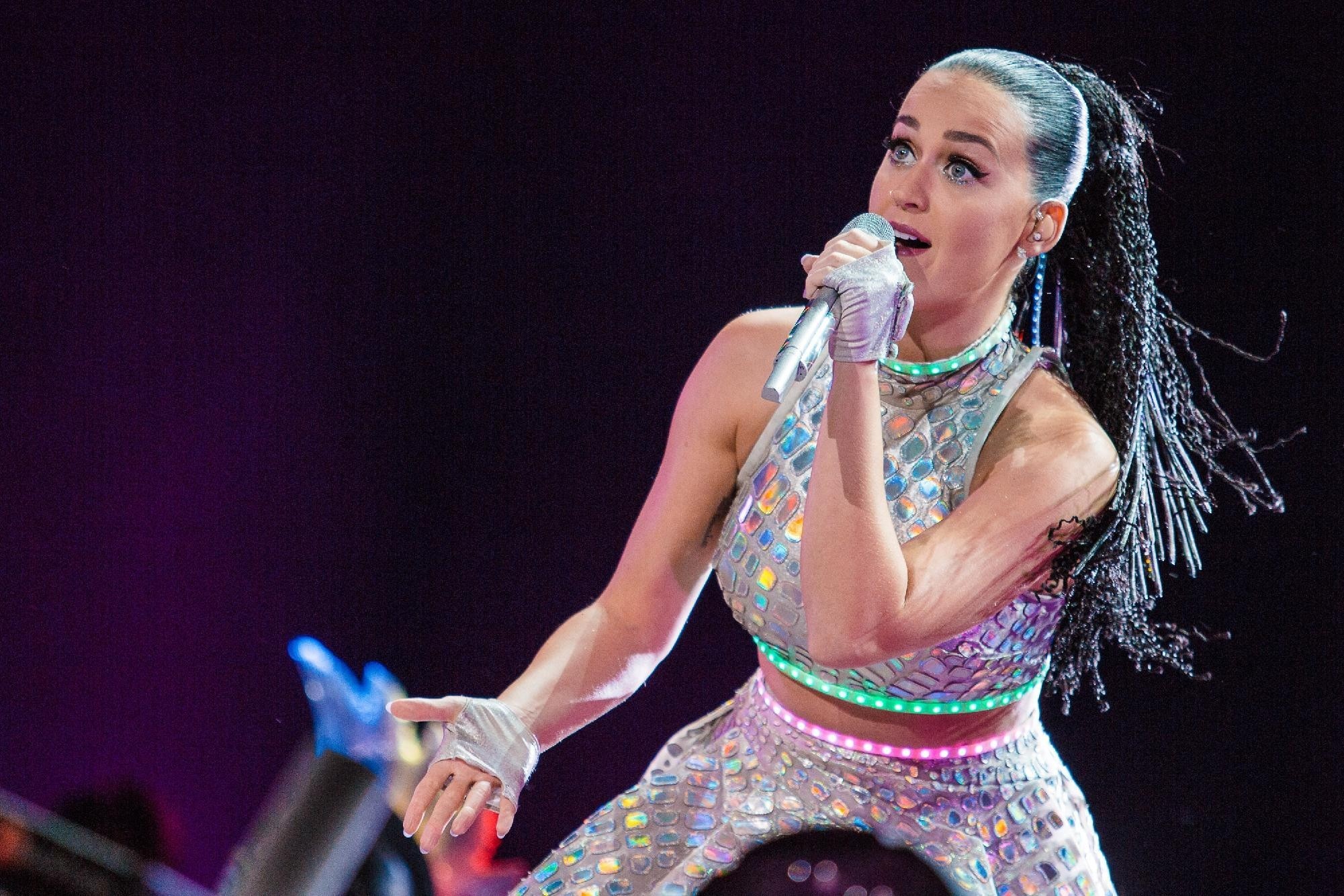 Katy Perry Women Singer Stage Shots Dreadlocks 2001x1334