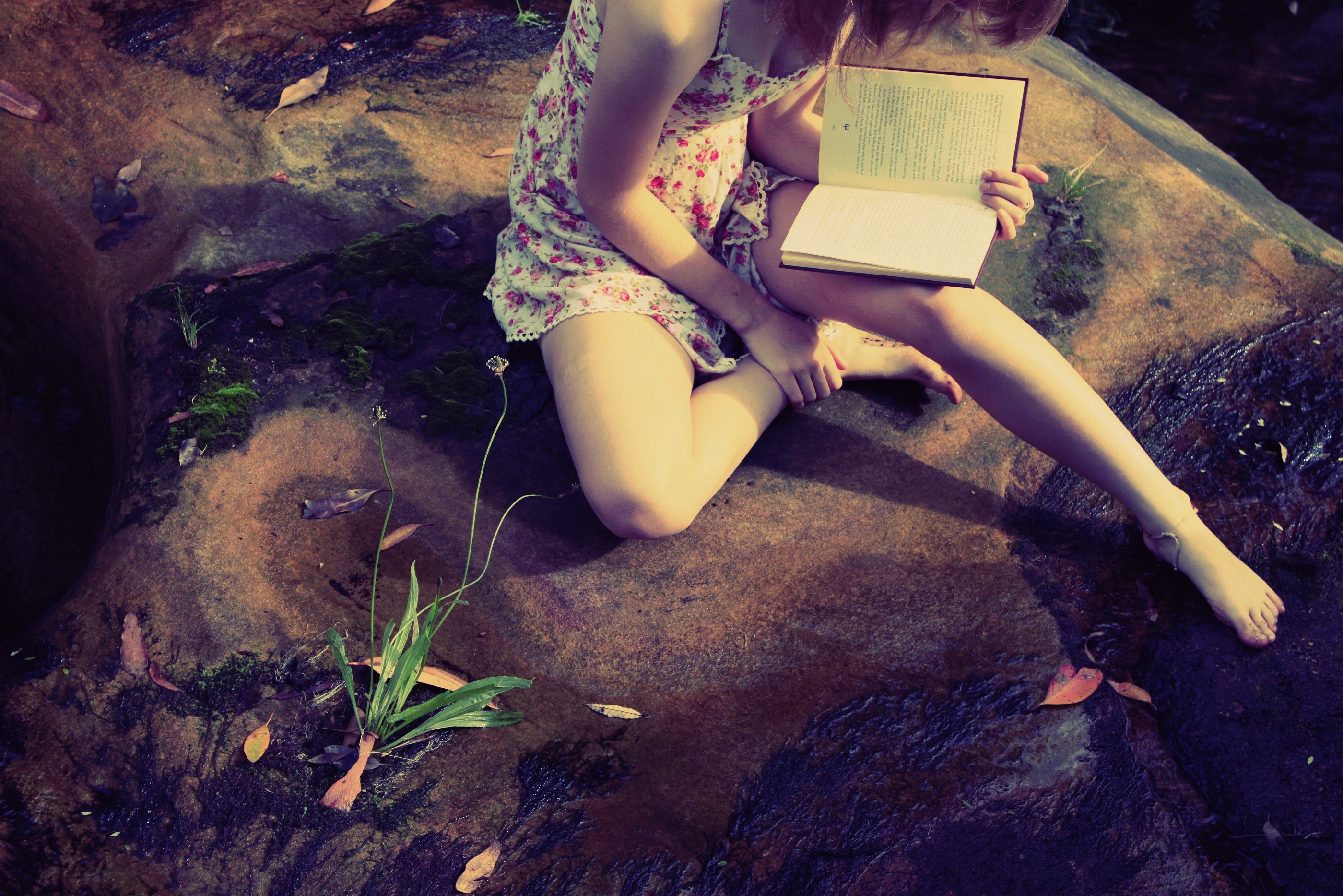 Books Women Outdoors Reading Introvert Women Barefoot 2800x1867