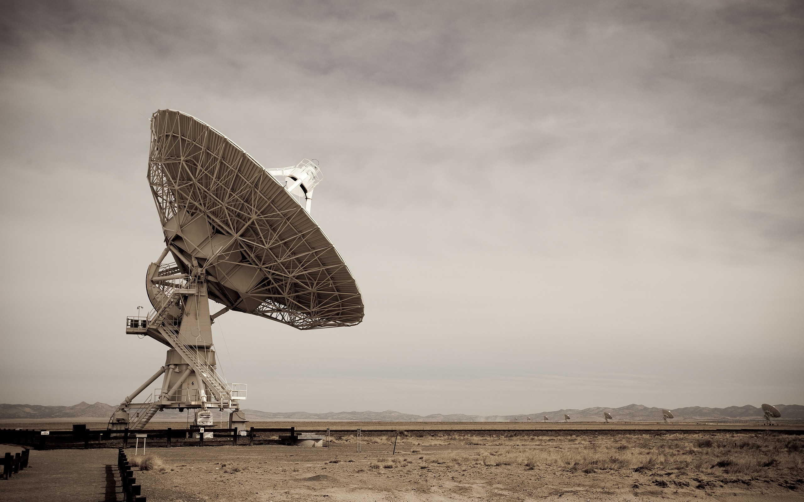 Technology Landscape Radio Telescope Antenna Beige Overcast Gloomy 2560x1600
