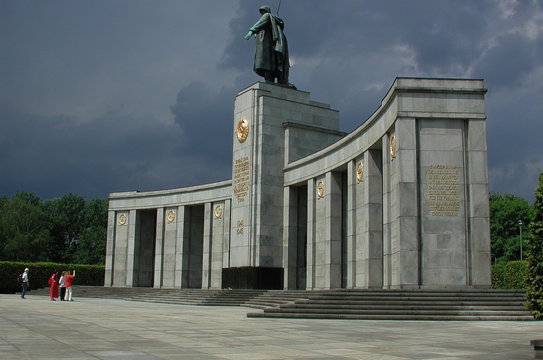 Berlin World War Ii USSR Soviet Union Monument 1800x1195