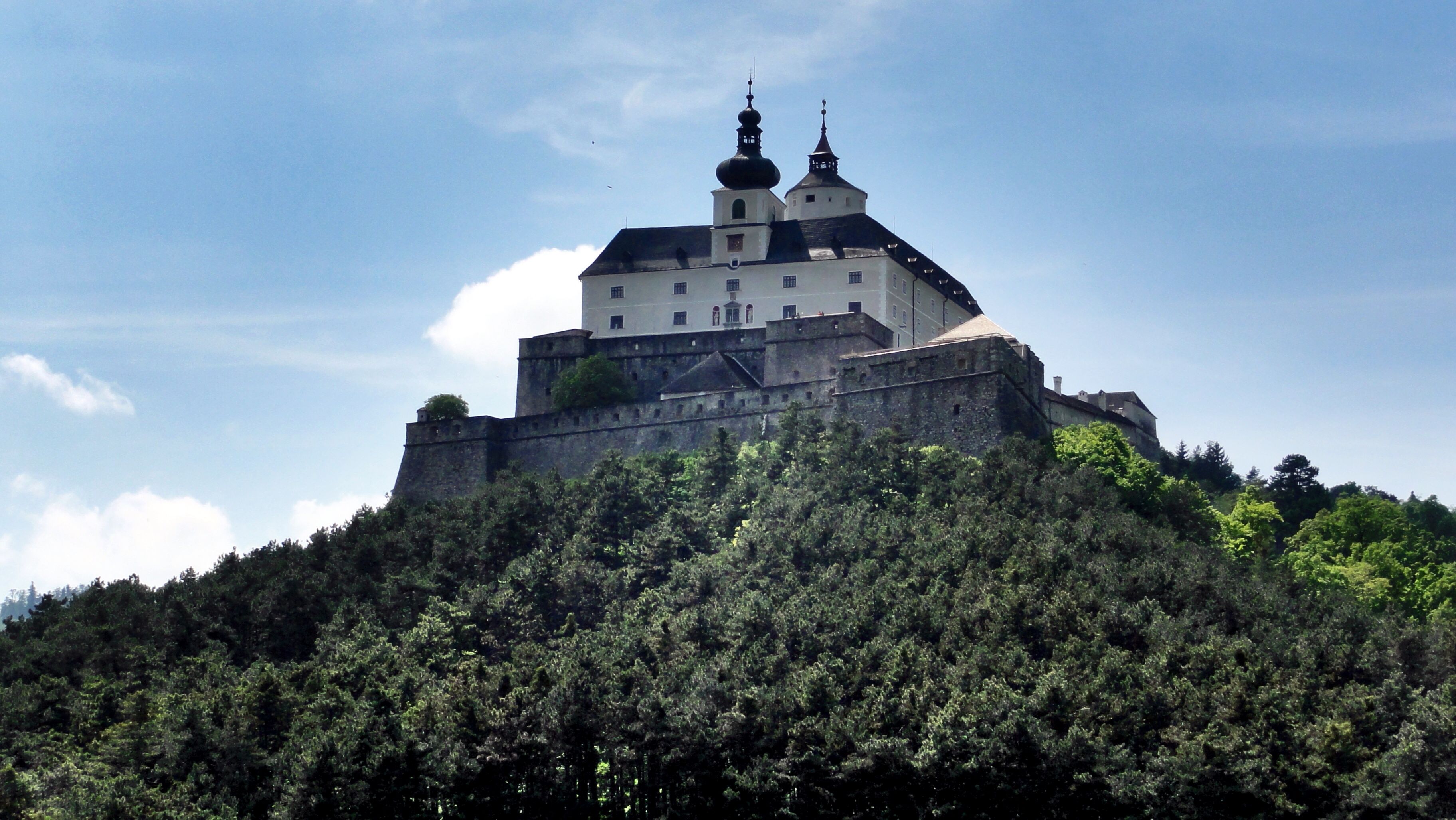 Man Made Forchtenstein Castle 3648x2056