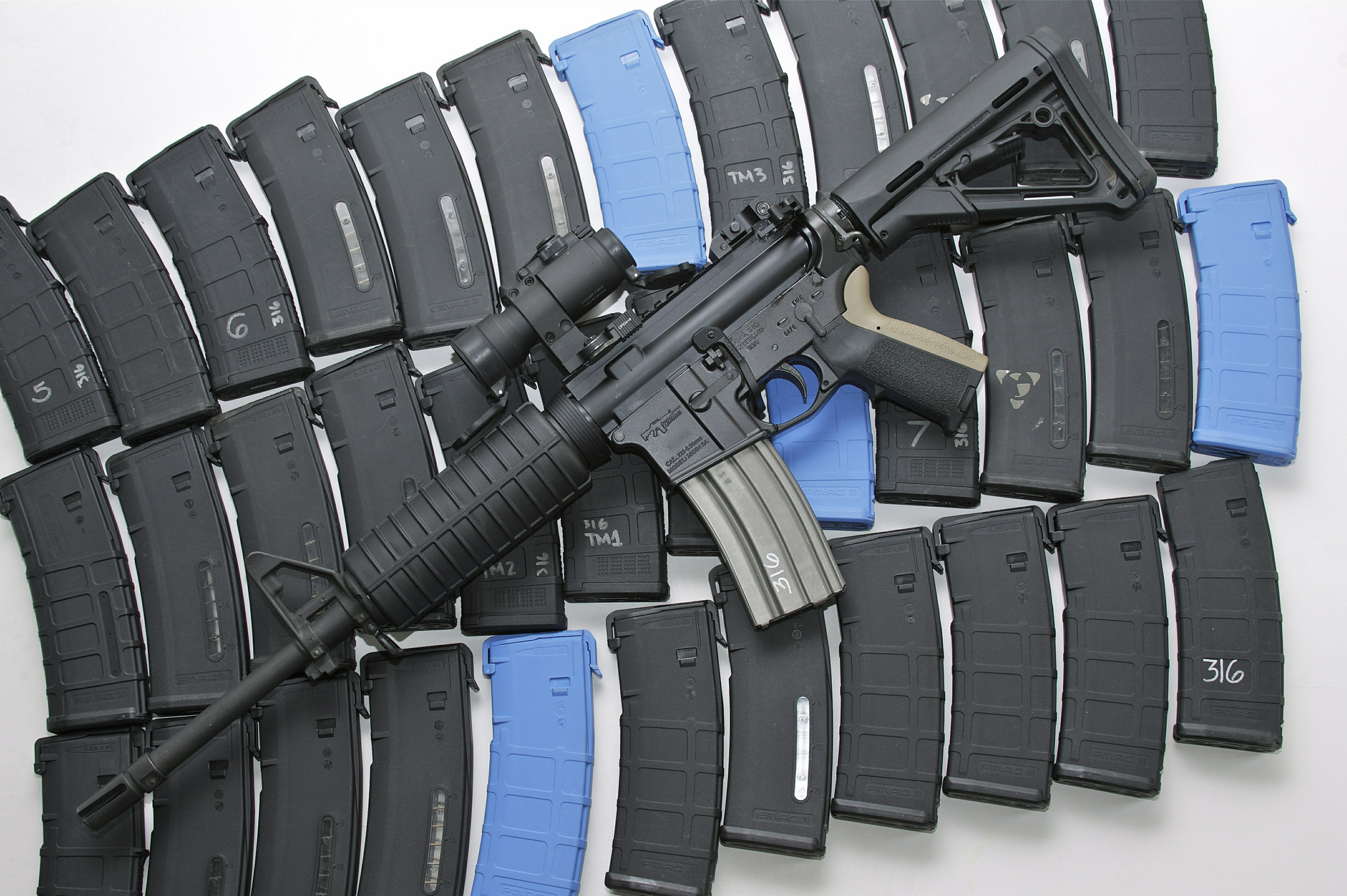 Weapons Colt AR 15 2048x1363