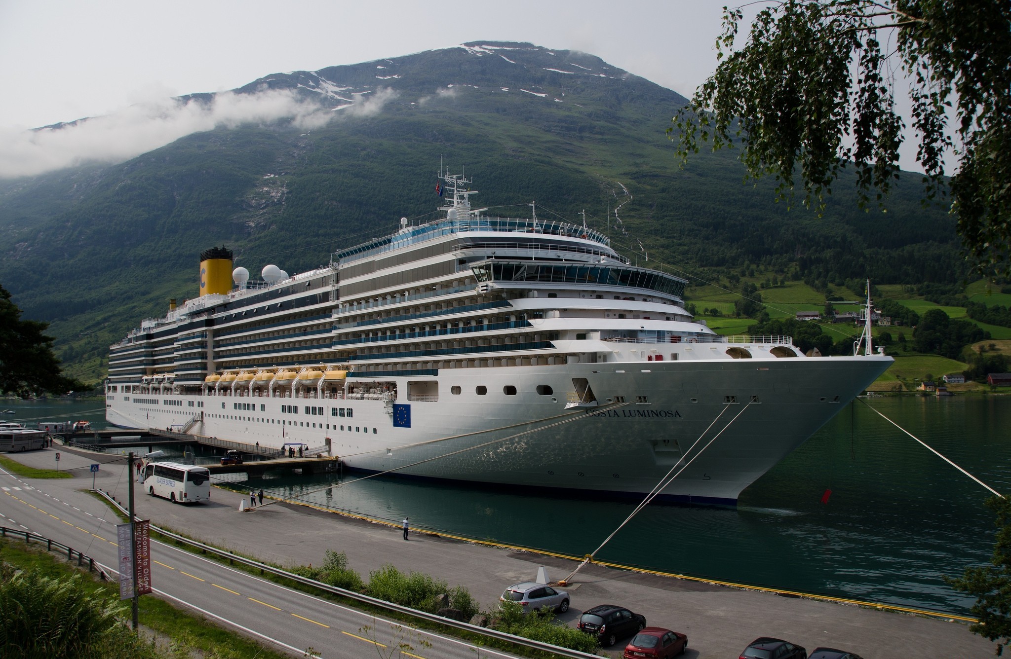 Cruise Ship Liner Hill 2048x1336