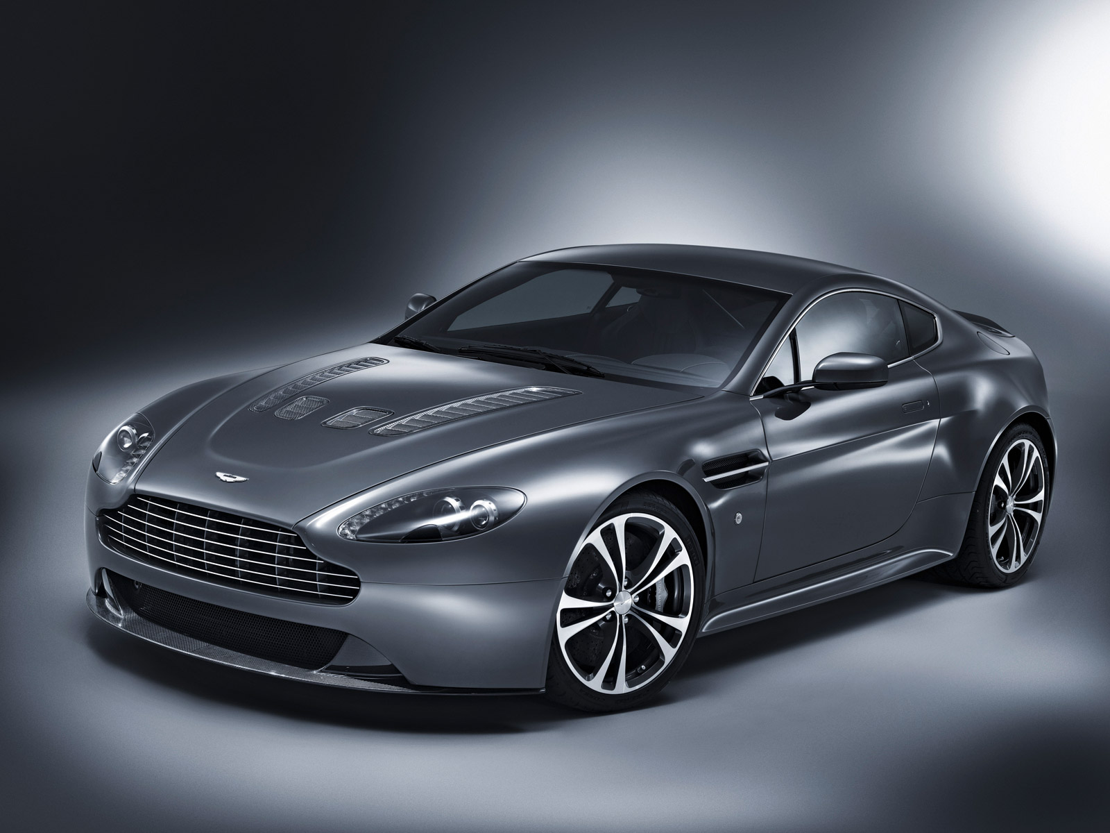 Aston Martin 1600x1200