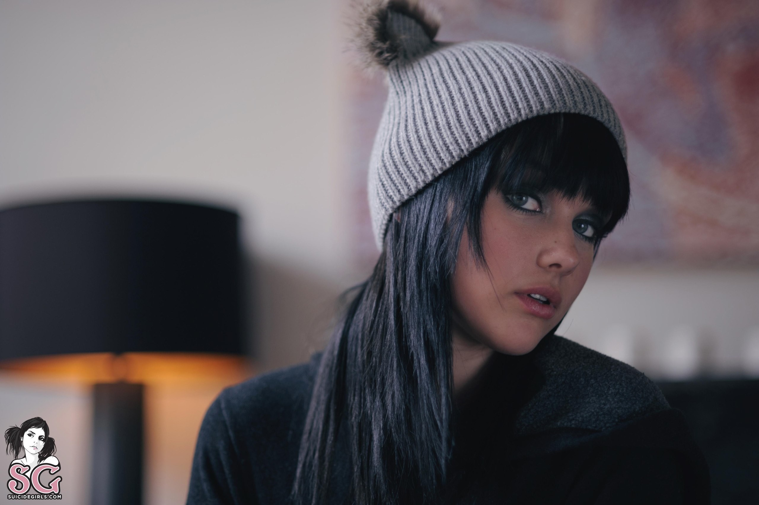 Black Hair Women Model Blue Eyes Funny Hats Face 2560x1703