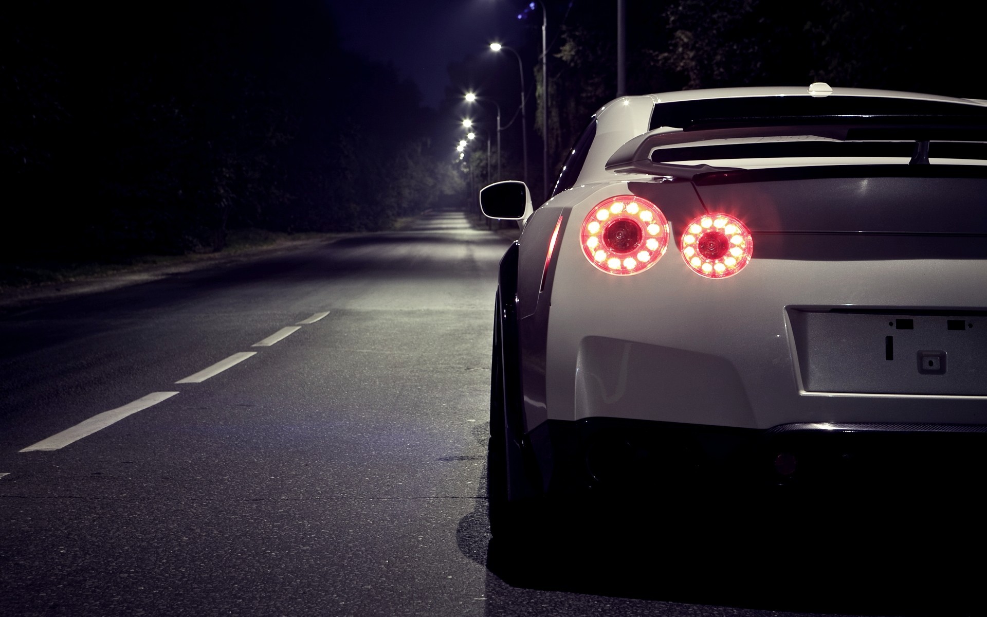 Nissan Skyline GT R R35 Rear View 1920x1200