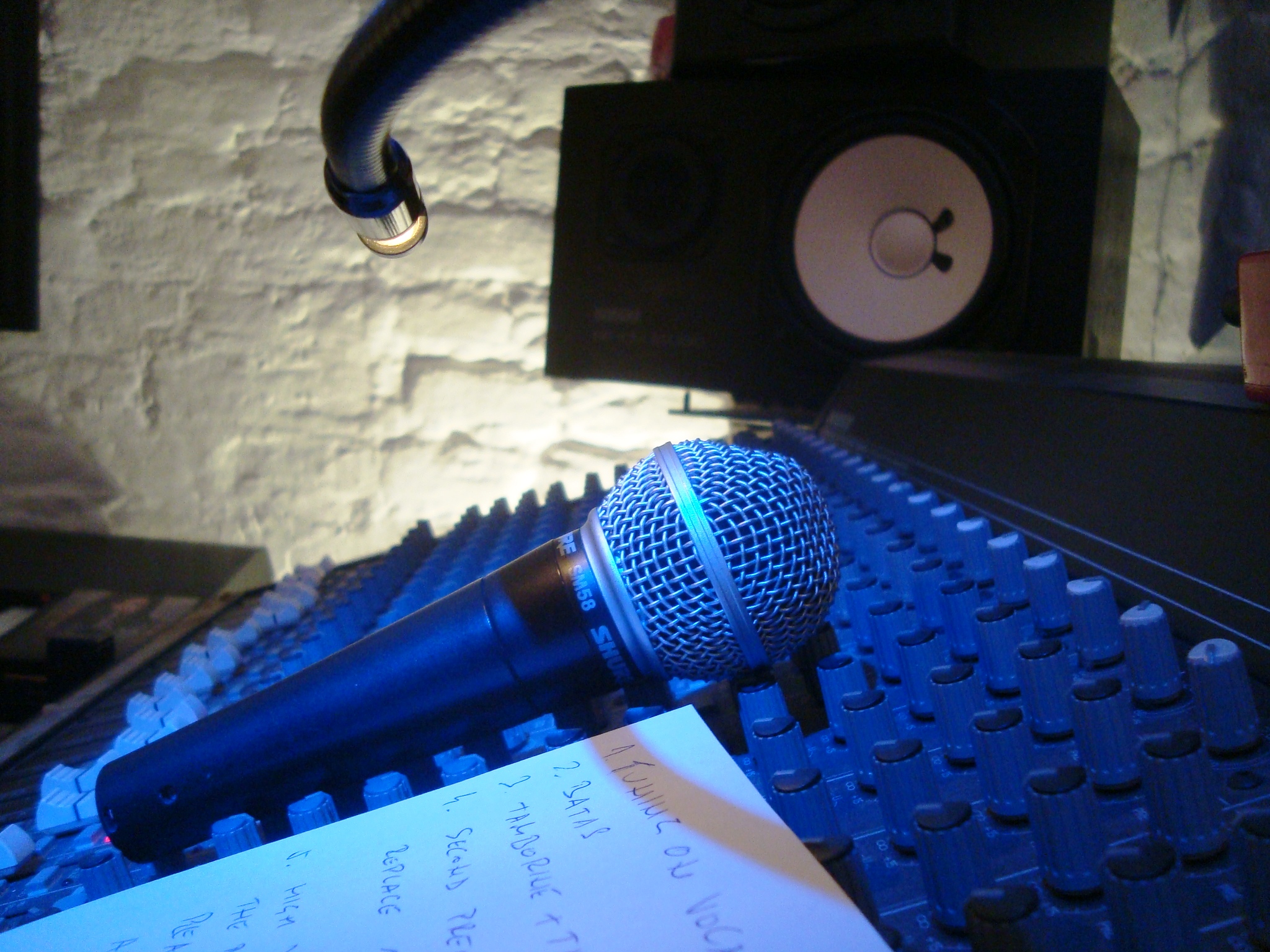 Music Microphone 2048x1536