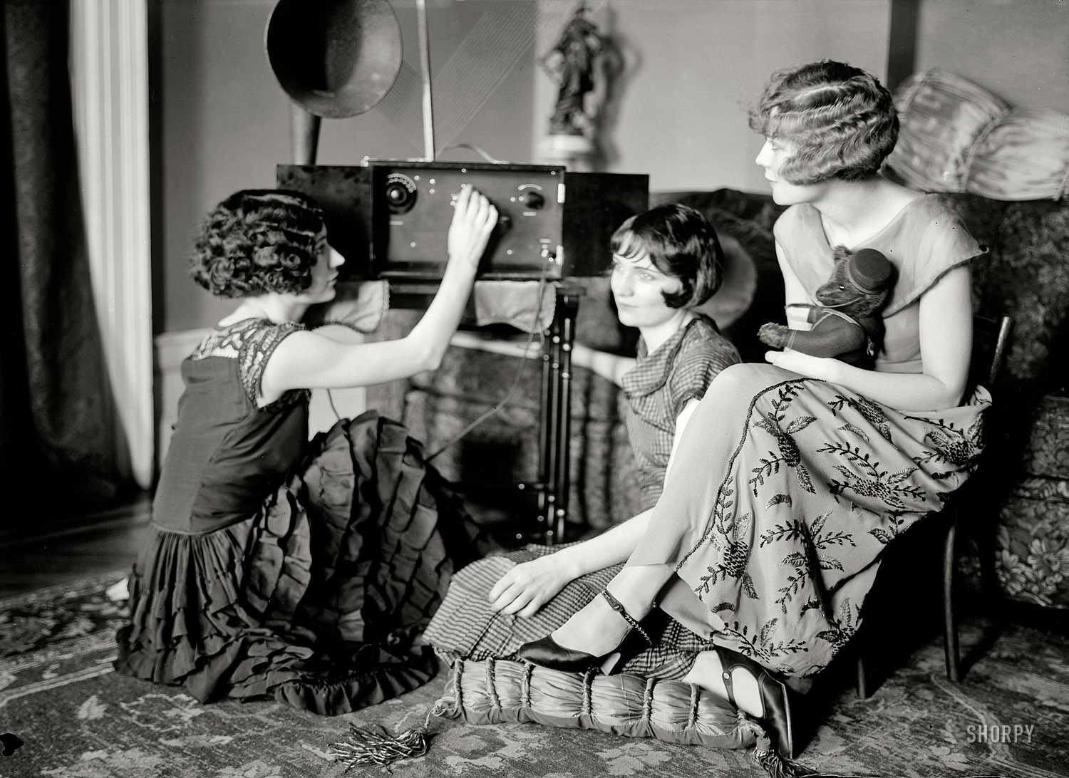 Vintage Women Shorpy Monochrome Sitting Radio Short Hair 1500x1092