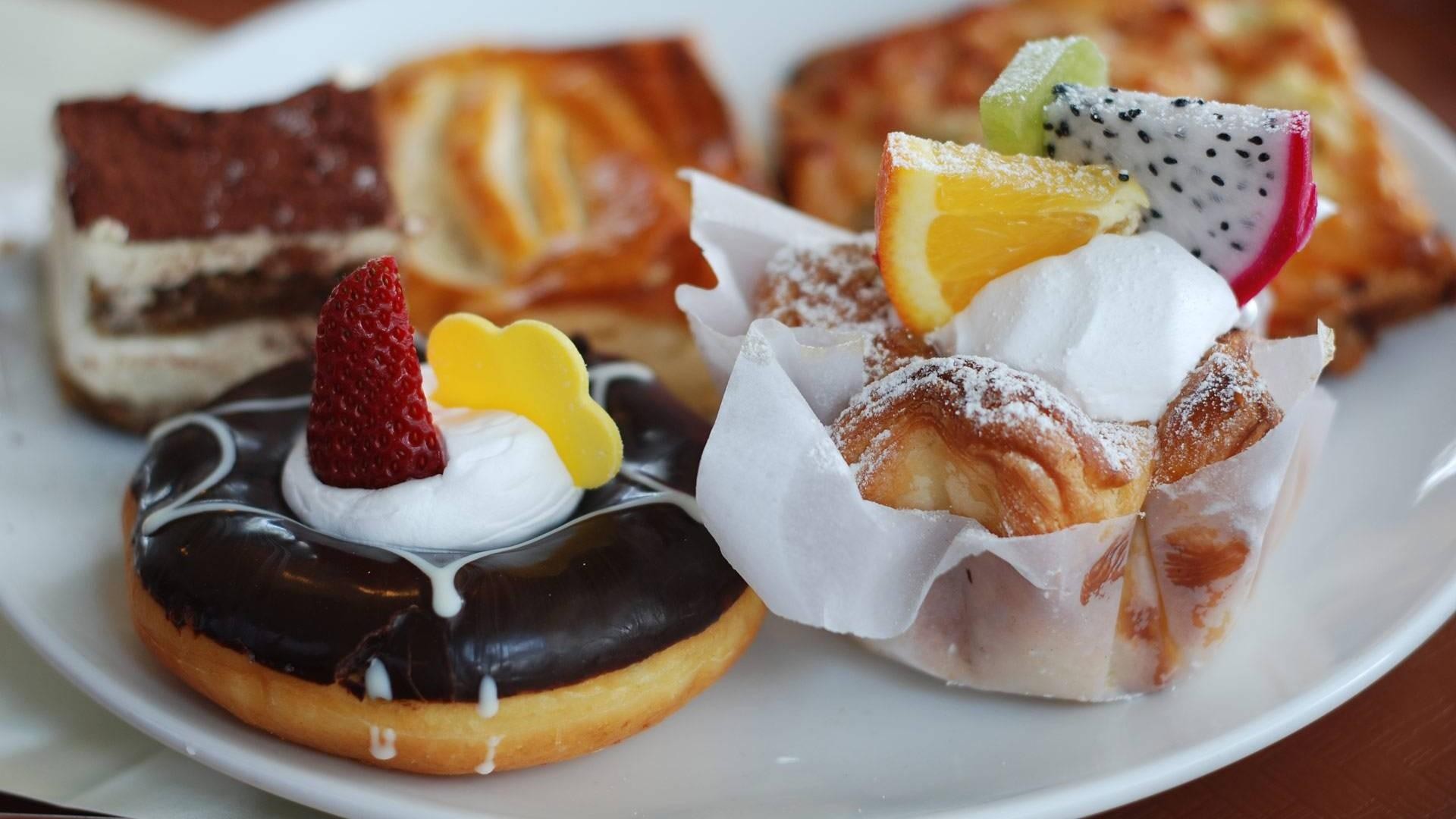 Food Donut Strawberries Sweets Doughnut Dessert Confectionery 1920x1080