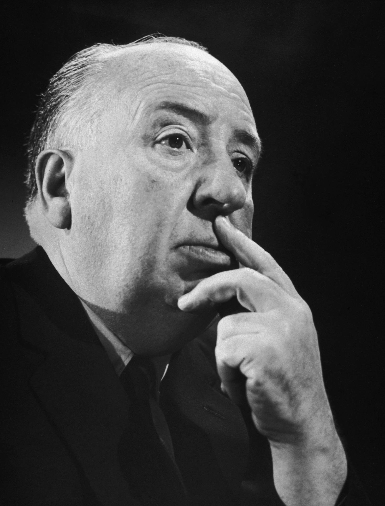 Men Film Directors Alfred Hitchcock Monochrome Portrait Suits Black Background Portrait Display Face 1605x2111