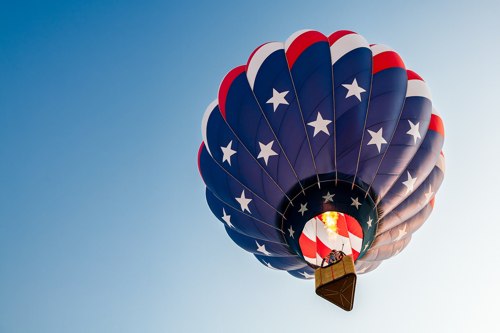 Flag Hot Air Balloons American Flag Outdoors USA Stars And Stripes Clear Sky Sky Blue 1600x1066