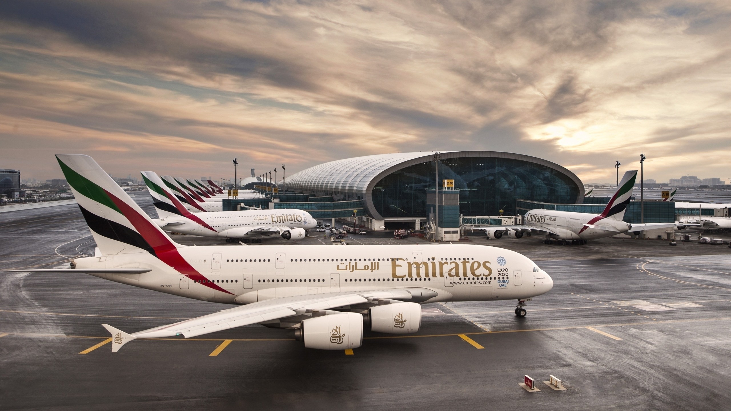 Aircraft Airplane Passenger Aircraft Airport Dubai A380 Airbus 2560x1440