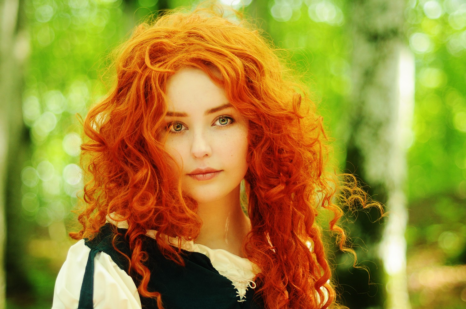 Women Redhead Blue Eyes Face Curly Hair Blurred Brave Cosplay Freckles Princess Merida 1500x996