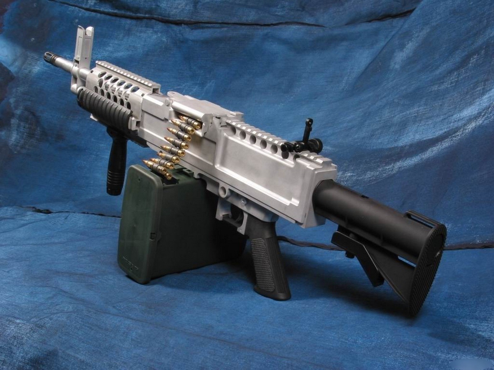 Weapons Heavy Machine Gun 1600x1200