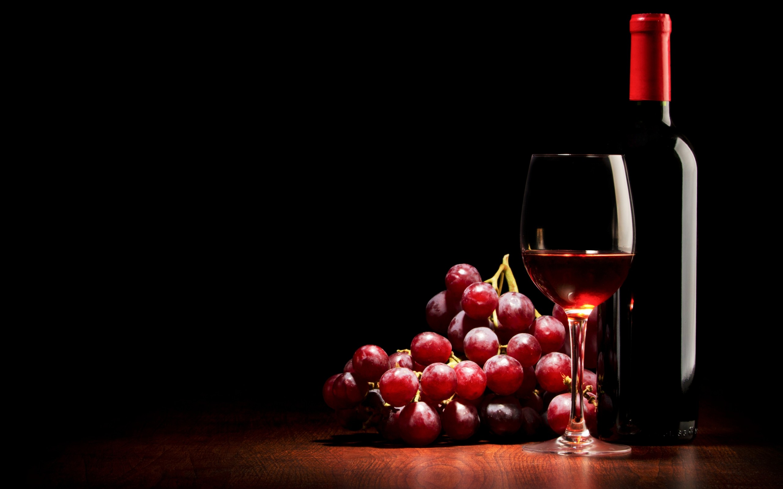 Wine Drink Grapes Dark Food Alcohol Still Life Fruit Simple Background Bottles Red Wine Red Grapes 2560x1600