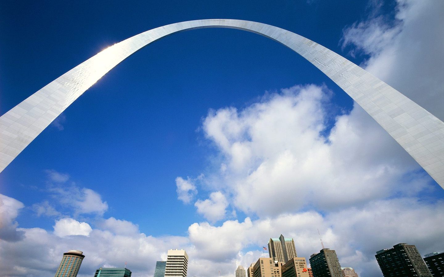 Cloud St Louis Gateway Arch 1440x900