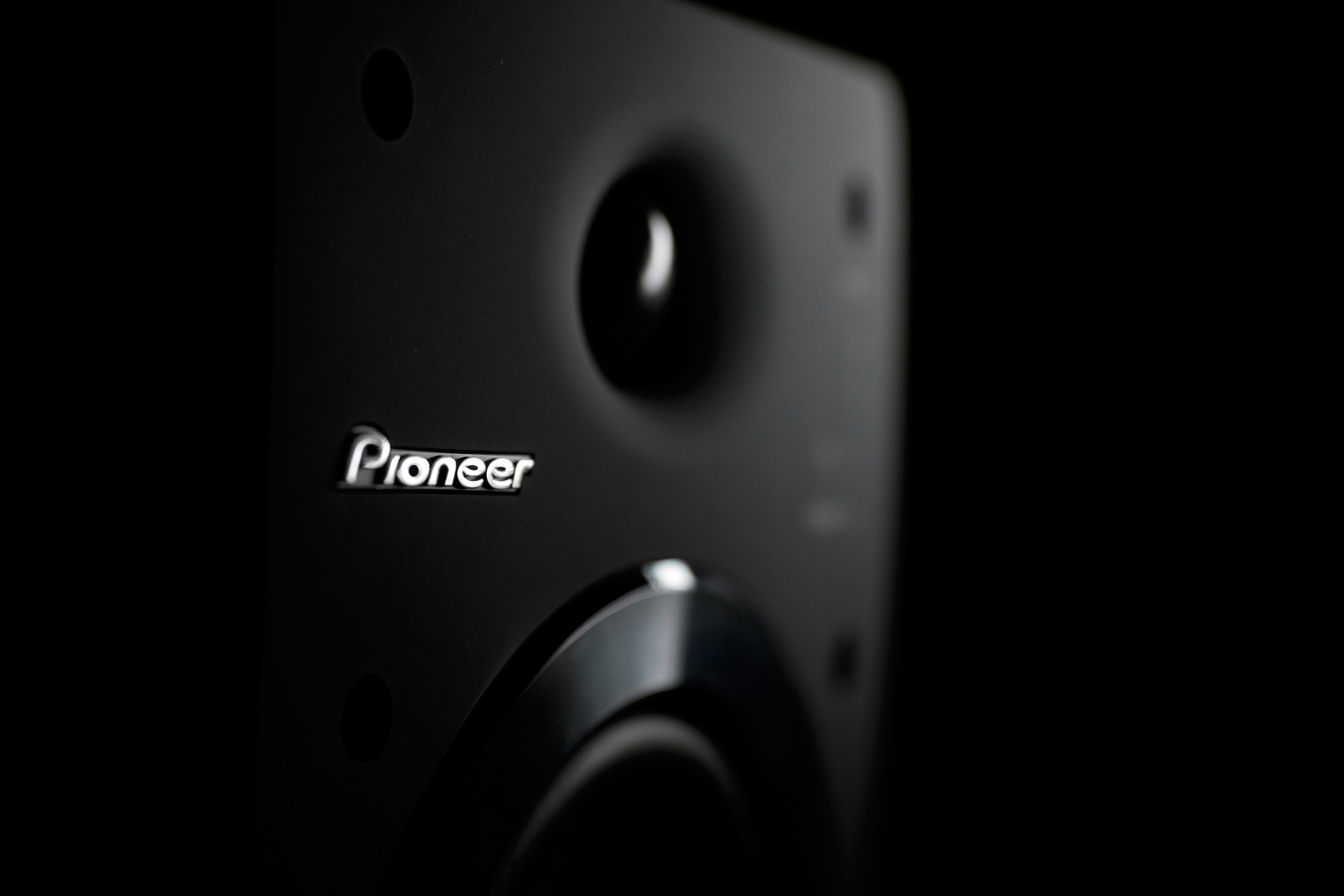 Speakers Technology Music Pioneer Logo 2560x1707