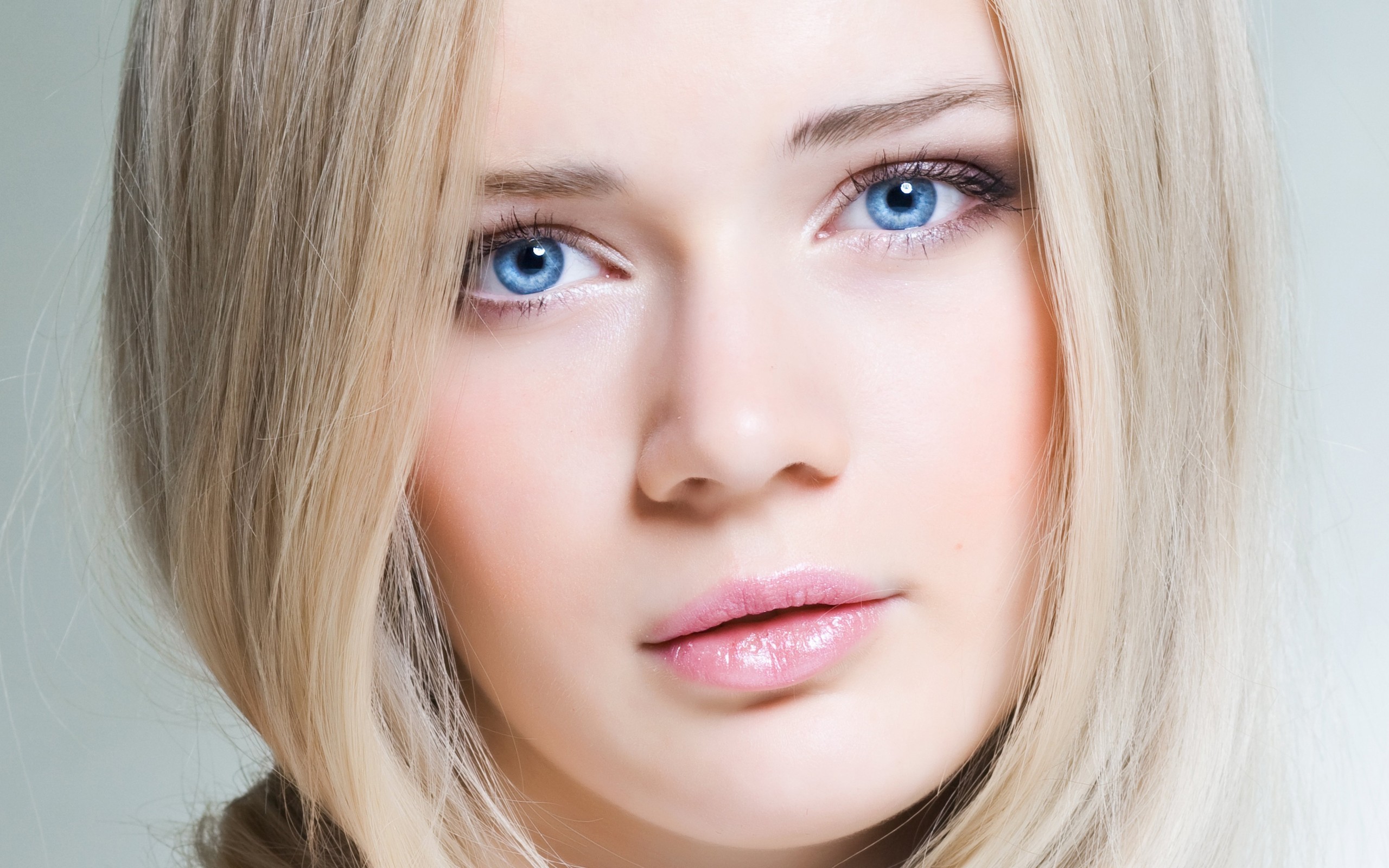 Blonde Face Blue Eyes Light Pink Simple Background Model 2560x1600