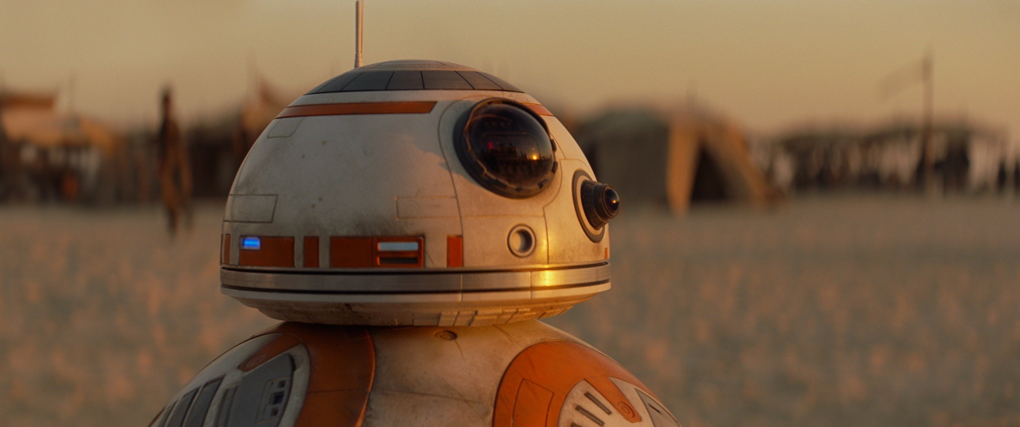 Star Wars Jakku Robot BB 8 Star Wars Droids Screen Shot Movies Star Wars The Force Awakens Science F 2048x858