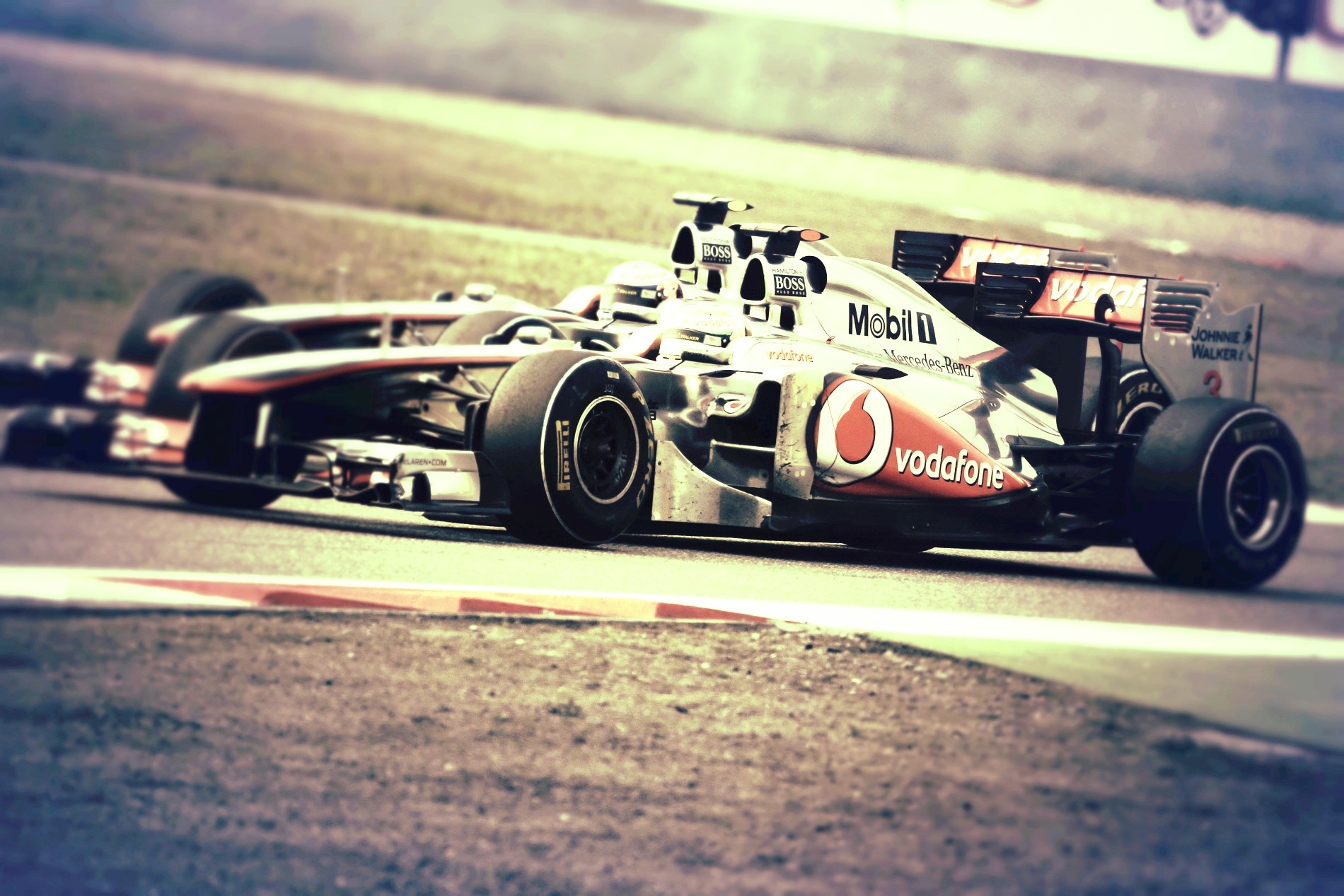 Formula 1 McLaren Lewis Hamilton Jenson Button 1900x1267