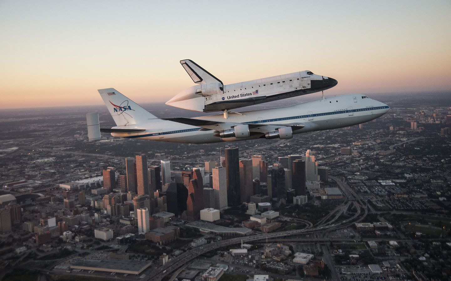Shuttle Airplane NASA Houston Building Skyscraper Space Shuttle City Cityscape 1440x900