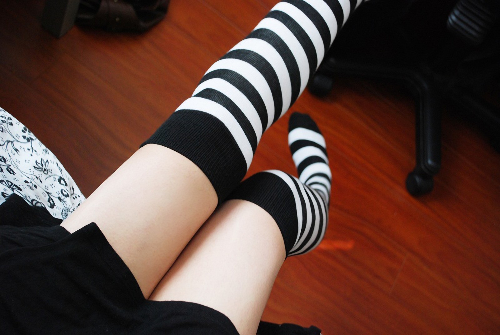Women Socks Legs Striped Socks 1600x1071
